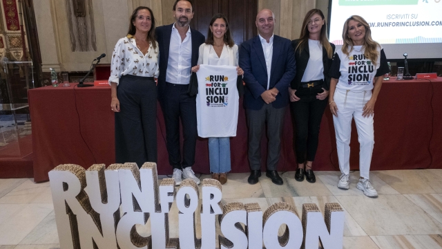 Sala Alessi, Palazzo Marino. Conferenza di presentazione "Run For Inclusion" che si svolgerà il 22 settembre 2024.- Cronaca - Milano, Italia - Martedì 10 settembre 2024

Sala Alessi, Palazzo Marino. “Run For Inclusion” presentation conference to be held on September 22, 2024.- Chronicle - Milan, Italy - Tuesday, September 10, 2024


Da sinistra: Antonella Salvatori; Nicola Corricelli; Martina Riva; Domenico De Maio; Monica Gallerini; Jo Squillo