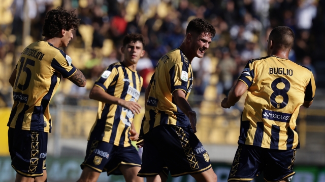 Andrea Adorante (SS Juve Stabia); esulta dopo il gol 1-2   durante la partita tra Juve Stabia-Palermo  del Campionato italiano di calcio Serie BKT 2024/2025 - Stadio Romeo Menti, Castellammare di Stabia, Italia - 14 Settembre 2024 - Sport
(Photo by Alessandro Garofalo/LaPresse)


Andrea Adorante (SS Juve Stabia);  celebrates after scoring  goal 1-2  during the Serie BKT soccer match between Juve Stabia and Palermo at the Romeo Menti Stadium in Castellammare di Stabia, southern italy - Saturday, September 14, 2024. Sport - Soccer . 
(Photo by Alessandro Garofalo/LaPresse)