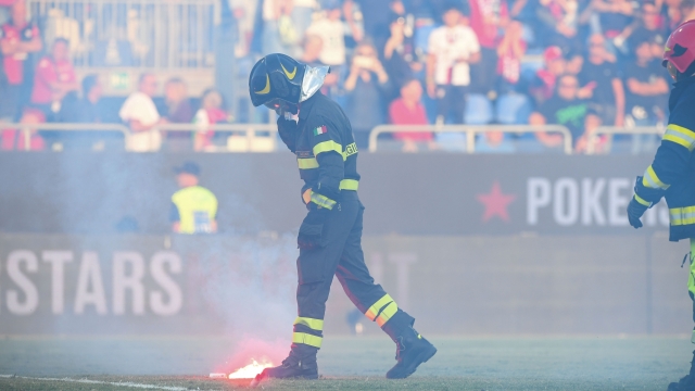 CAGLIARI, ITALY - SEPTEMBER 15: Match interruption during the Serie A match between Cagliari FC and SSC Napoli at Unipol Domus (Sardegna Arena) Stadium on September 15, 2024 in Cagliari, Italy. (Photo by SSC Napoli/Getty Images)