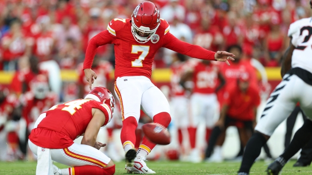 KANSAS CITY, MISSOURI - SEPTEMBER 15: Harrison Butker #7 of the Kansas City Chiefs kicks the game winning field goal against the Cincinnati Bengals during the fourth quarter at GEHA Field at Arrowhead Stadium on September 15, 2024 in Kansas City, Missouri.   Jamie Squire/Getty Images/AFP (Photo by JAMIE SQUIRE / GETTY IMAGES NORTH AMERICA / Getty Images via AFP)