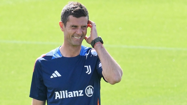 Juventus coach Thiago Motta during training on the eve of the UEFA Champions League match against PSV at Continassa in Turin, Italy, 16 September 2024 ANSA/ALESSANDRO DI MARCO