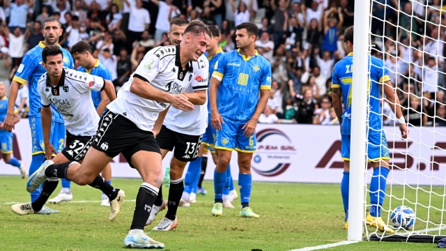 Spezia?s Francesco Pio Esposito celebrates after scoring the 1-1 goal for his team during the Serie B soccer match between Spezia and Carrarese at the Alberto Picco Stadium in La Spezia, Italy - Sunday, Semptember 22, 2024. Sport - Soccer . (Photo by Tano Pecoraro/Lapresse)