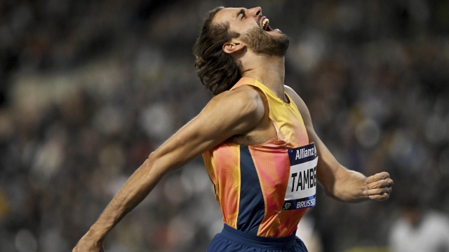 Gianmarco Tamberi, of Italy, reacts after an attempt in the men's high jump during the Diamond League final 2024 athletics meet in Brussels, Saturday, Sept. 14, 2024. (AP Photo/Frederic Sierakowski)