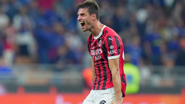 AC Milan's Matteo Gabbia celebrates winning the match at the end  the Serie A soccer match between Inter and Milan at the San Siro Stadium in Milan, north Italy - Sunday, September  22 , 2024. Sport - Soccer . (Photo by Spada/Lapresse)