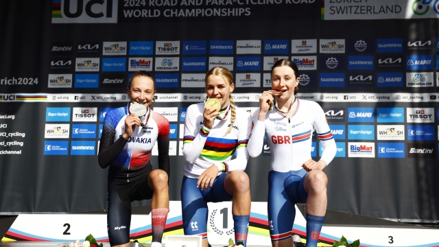 2024 UCI Road World Championships Zurich - Women Junior Individual Time Trial - Zurich - Zurich 18,80 km - 24/09/2024 - Viktoria Chladonova (Slovakia) - Cat Ferguson (Great Britain) - Imogen Wolff (Great Britain) - photo Luis Angel Gomez/SprintCyclingAgency©2024