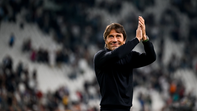 TURIN, ITALY - SEPTEMBER 21: head coach of SSC Napoli Antonio Conte makes a tour of the pitch to greet the fans at the end of the Serie A match between Juventus and Napoli at Allianz Stadium on September 21, 2024 in Turin, Italy. (Photo by Daniele Badolato - Juventus FC/Juventus FC via Getty Images)