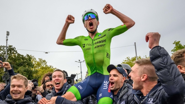 TOPSHOT - Slovenia's Tadej Pogacar celebrates with his team after winning the men's Elite Road Race cycling event during the UCI 2024 Road World Championships, in Zurich, on September 29, 2024. (Photo by Fabrice COFFRINI / AFP)