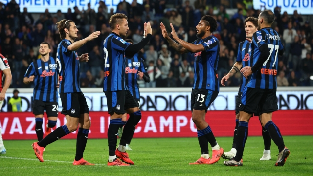 Atalanta's Mateo Retegui celebrates after goal 4-0 with his teammtes  Jose' Ederson and  Marten De Roon during the Italian Serie A soccer match Atalanta BC vs Genoa CFC at Gewiss Stadium in Bergamo, Italy, 5 October 2024.
ANSA/MICHELE MARAVIGLIA