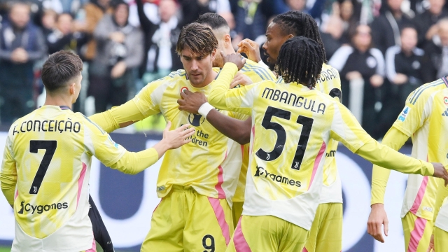 Juventus' Dusan Vlahovic jubilates after scoring the gol (1-0) during the italian Serie A soccer match Juventus  FC vs Cagliari Calcio at the Allianz Stadium in Turin, Italy, 6 October 2024 ANSA/ALESSANDRO DI MARCO