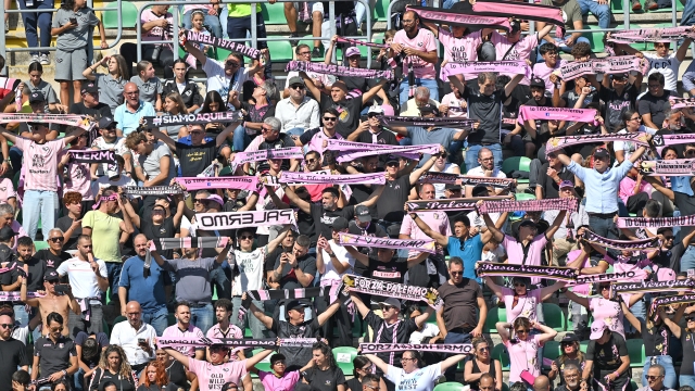 Foto Giovanni Isolino/LaPresse 06 Ottobre 2024 Palermo, Italia - sport, calcio - Palermo vs Salernitana - Campionato di calcio Serie B 2024/2025 - Stadio Renzo Barbera. Nella foto: tifosi palermo   October 06, 2024 Palermo, Italy - sport, soccer - Palermo vs Salernitana - Italian Football Championship League B 2024/2025 - Renzo Barbera stadium. In the pic:palermo supporters