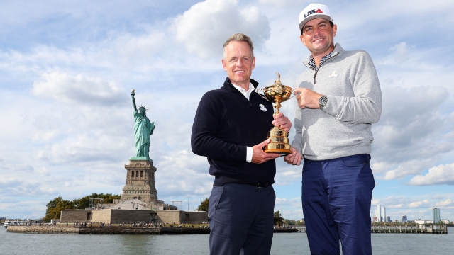 FARMINGDALE, NEW YORK - OCTOBER 08: Team Captains Luke Donald of England and Keegan Bradley of The United States pose for a photograph with the Ryder Cup Trophy during the Ryder Cup 2024 Year to Go Media Event at the Statue of Liberty on October 08, 2024 in New York, New York.   Andrew Redington/Getty Images/AFP (Photo by Andrew Redington / GETTY IMAGES NORTH AMERICA / Getty Images via AFP)