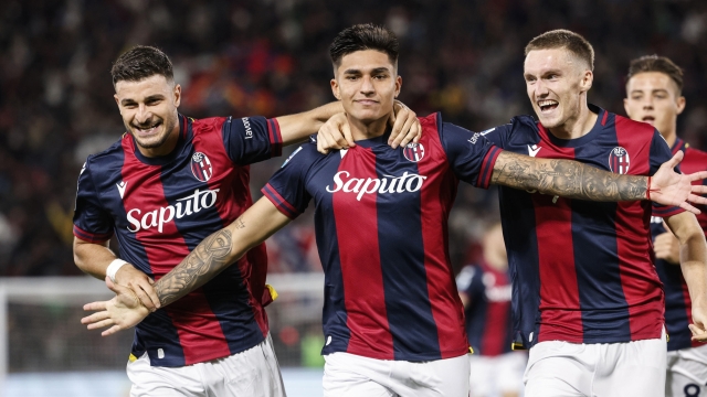 Bologna's Santiago Castro jubilates with his teammates after scoring the goal during the Italian Serie A soccer match Bologna FC vs Atalanta BC at Renato Dall'Ara stadium in Bologna, Italy, 28 September 2024. ANSA /SERENA CAMPANINI