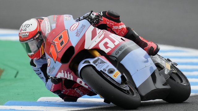 Spanish rider Manuel Gonzalez of QJMOTOR Gresini Moto2 steers his motorcycle during the Moto2 race at the Twin Ring Motegi circuit in Motegi, north of Tokyo, Japan, Sunday, Oct. 6, 2024. (AP Photo/Hiro Komae)