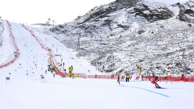 SOELDEN, AUSTRIA - OCTOBER 29: The race slope is pictured during the 1st run of the Men's Giant Slalom during the Audi FIS Alpine Ski World Cup at Rettenbachferner on October 29, 2023 in Soelden, Austria. (Photo by Alexander Hassenstein/Getty Images)