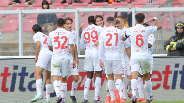 ACF Fiorentina's Andrea Colpani celebrated by his teammates after scoring the goal during the Italian Serie A soccer match US Lecce - ACF Fiorentina at the Via del Mare stadium in Lecce, Italy, 20 october 2024. ANSA/ABBONDANZA SCURO LEZZI