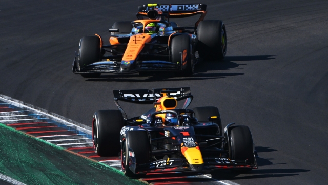 AUSTIN, TEXAS - OCTOBER 20: Max Verstappen of the Netherlands driving the (1) Oracle Red Bull Racing RB20 leads Lando Norris of Great Britain driving the (4) McLaren MCL38 Mercedes on track during the F1 Grand Prix of United States at Circuit of The Americas on October 20, 2024 in Austin, Texas. (Photo by Mark Sutton/Getty Images)