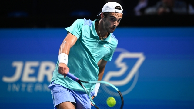 VIENNA, AUSTRIA - OCTOBER 26: Lorenzo Musetti of Italy plays a backhand against Jack Draper of Great Britain in their semi final match during day six of the Erste Bank Open 2024 at Wiener Stadthalle on October 26, 2024 in Vienna, Austria. (Photo by Thomas Kronsteiner/Getty Images)