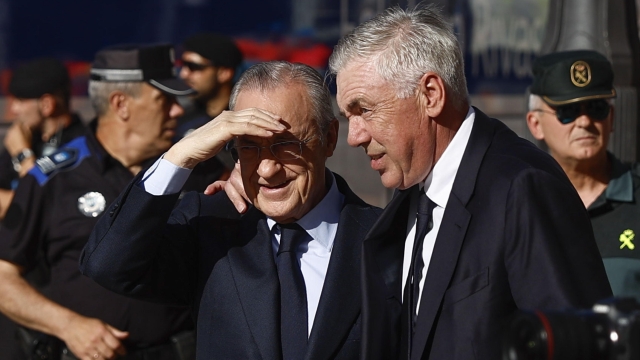 epa11386246 Real Madrid's president Florentino Perez (L) and head coach Carlo Ancelotti (R) arrive to an official reception at the seat of Madrid's regional president, in Madrid, Spain, 02 June 2024. Real Madrid won the UEFA Champions League 2024 final soccer match against Borussia Dortmund on 01 June 2024.  EPA/Rodrigo Jimenez