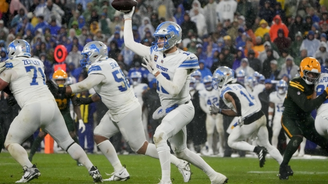 Detroit Lions quarterback Jared Goff throws a pass during the second half of an NFL football game against the Green Bay Packers, Sunday, Nov. 3, 2024, in Green Bay, Wis. (AP Photo/Morry Gash)