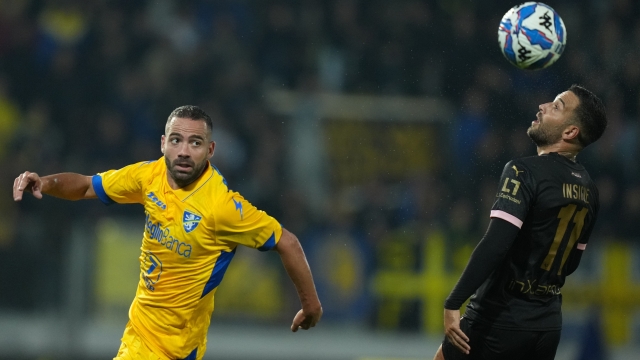 Frosinone's Davide Biraschi  Palermo's Roberto Insigne during the Serie BKT soccer match between Frosinone and Palermo at the Frosinone Benito Stirpe stadium, Italy - Friday, November 8, 2024 - Sport  Soccer ( Photo by Alfredo Falcone/LaPresse )