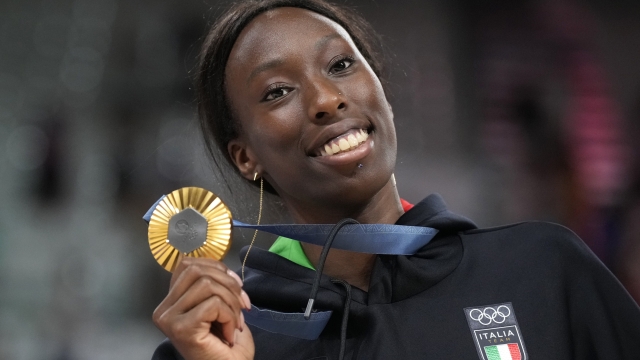 FILE - Paola Egonu of Italy shows her gold medal after the medal ceremony at the end of the women's volleyball final match against the United States of America at the 2024 Summer Olympics, Sunday, Aug. 11, 2024, in Paris, France. (AP Photo/Alessandra Tarantino, File)