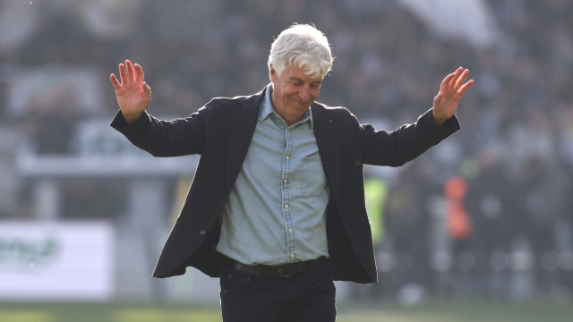 BERGAMO, ITALY - NOVEMBER 10: Gian Piero Gasperini, Head Coach of Atalanta, celebrates after the team's victory in the Serie A match between Atalanta and Udinese at Gewiss Stadium on November 10, 2024 in Bergamo, Italy. (Photo by Marco Luzzani/Getty Images)