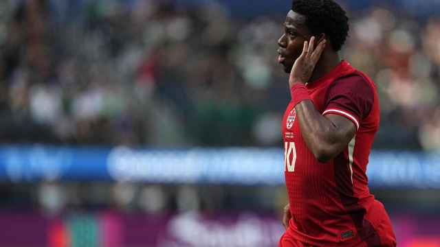 Jonathan David #10 of Canada celebrates after scoring his team's second goal against the United States during the second half of a CONCACAF Nations League third-place match at SoFi Stadium on March 23, 2025 in Inglewood, California. Michael Owens/Getty Images/AFP (Photo by Michael Owens / GETTY IMAGES NORTH AMERICA / Getty Images via AFP)