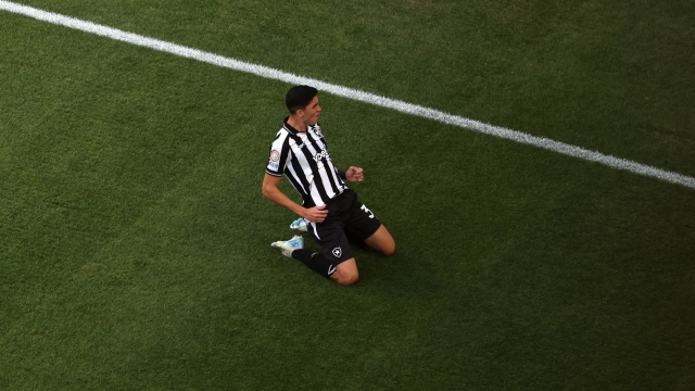  Jair Cunha #32 of Botafogo celebrates scoring his team's first goal during the FIFA Club World Cup 2025 group B match between Botafogo FR and Seattle Sounders FC at Lumen Field on June 15, 2025 in Seattle, Washington.   Ezra Shaw/Getty Images/AFP (Photo by EZRA SHAW / GETTY IMAGES NORTH AMERICA / Getty Images via AFP)
