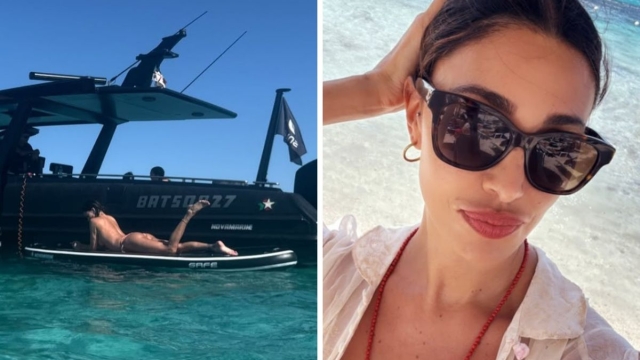 Belen al mare in Sardegna, le sue foto fanno sognare i social