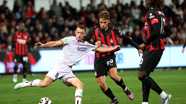 Perth Glory’s Callum Timmins (L) and AC Milan's Vittorio Magni (C) battle for possession during a friendly exhibition football match between AC Milan and Perth Glory at HBF Park in Perth on July 31, 2025. tackles (Photo by COLIN MURTY / AFP) / -- IMAGE RESTRICTED TO EDITORIAL USE - STRICTLY NO COMMERCIAL USE