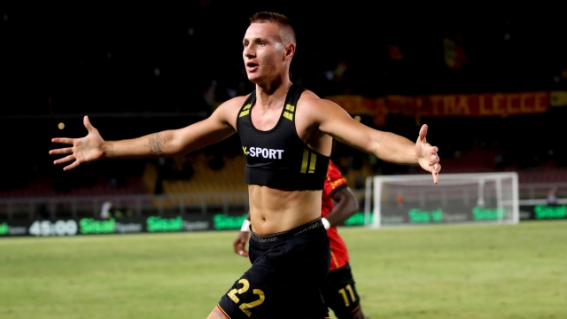 LECCE, ITALY - SEPTEMBER 28: Francesco Camarda of US Lecce celebrates after scoring his teams equalizing goal during the Serie A match between US Lecce and Bologna FC 1909 at Stadio Via del Mare on September 28, 2025 in Lecce, Italy. (Photo by Maurizio Lagana/Getty Images)