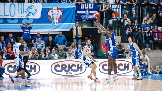 Джейсон Бернелл из команды Nutribullet Treviso - Pallacanestro Germani Brescia Unipol Legabasket Serie A 2025-26