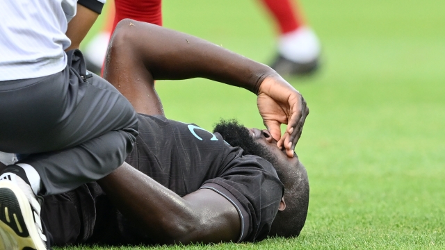 CASTEL DI SANGRO, ITALY - AUGUST 14: Romelu Lukaku of Napoli lies on the pitch after being injured during the pre-season friendly match between Napoli and Olympiacos at Stadio Teofilo Patini on August 14, 2025 in Castel di Sangro, Italy. (Photo by Giuseppe Bellini/Getty Images)