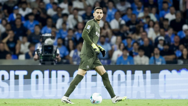 Napoli?s goalkeeper Alex Meret during the Serie A soccer match between Napoli and Pisa at the Diego Armando Maradona Stadium in Naples, southern italy - Monday , September 22 , 2025. Sport - Soccer . (Photo by Alessandro Garofalo/LaPresse)