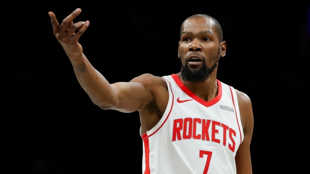  Kevin Durant #7 of the Houston Rockets reacts during the first quarter of the game against the Brooklyn Nets at Barclays Center on January 01, 2026 in the Brooklyn borough of New York City. NOTE TO USER: User expressly acknowledges and agrees that, by downloading and or using this photograph, user is consenting to the terms and conditions of the Getty Images License Agreement.   Ishika Samant/Getty Images/AFP (Photo by Ishika Samant / GETTY IMAGES NORTH AMERICA / Getty Images via AFP)