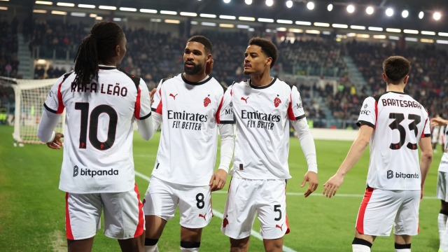 CAGLIARI, ITALY - JANUARY 02: Rafael Leao of AC Milan celebrates with team-mates after scoring the goal during the Serie A match between Cagliari Calcio and AC Milan at Stadio Sant'Elia on January 02, 2026 in Cagliari, Italy. (Photo by Claudio Villa/AC Milan via Getty Images)