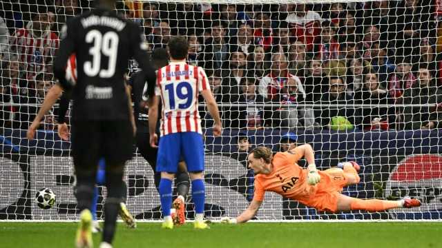 TOPSHOT - Tottenham Hotspur's Czech goalkeeper #31 Antonin Kinsky concedes the opening goal scored by Atletico Madrid's Spanish midfielder #14 Marcos Llorente during the UEFA Champions League last 16 first leg football match between Club Atletico de Madrid and Tottenham Hotspur at Metropolitano Stadium in Madrid on March 10, 2026. (Photo by Javier SORIANO / AFP)