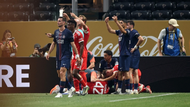  Players of FC Bayern Munchen and Paris Saint-Germain react after Jamal Musiala #42 is injured during the FIFA Club World Cup 2025 quarter-final match between Paris Saint-Germain and FC Bayern München at Mercedes-Benz Stadium on July 05, 2025 in Atlanta, Georgia.   Alex Grimm/Getty Images/AFP (Photo by ALEX GRIMM / GETTY IMAGES NORTH AMERICA / Getty Images via AFP)