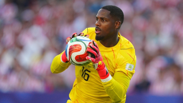 France goalkeeper Mike Maignan makes a save during the World Cup round of 16 soccer match between Paraguay and France in Philadelphia, Saturday, July 4, 2026. (AP Photo/Derik Hamilton)