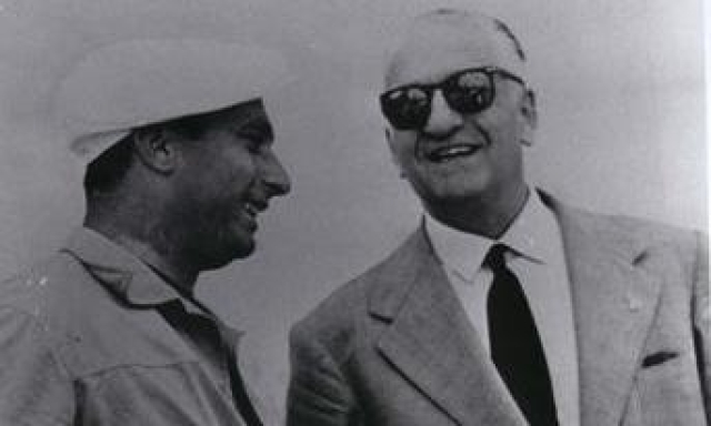 Juan Manuel Fangio (1911-1995) con Enzo Ferrari (1898-1988)