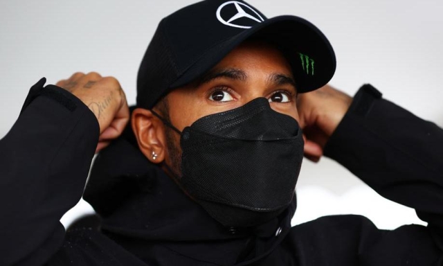 Lewis Hamilton, 37 anni, a Imola è stato irriconoscibile