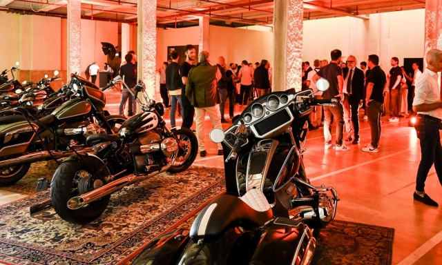 Le moto del Bmw R18 Your Choice Contest esposte a Milano Centrale