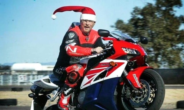 Giovanni di Pillo in America al lancio della CBR 1000 RR 2004, era dicembre 2003 e lui già si preparava agli auguri di Natale!