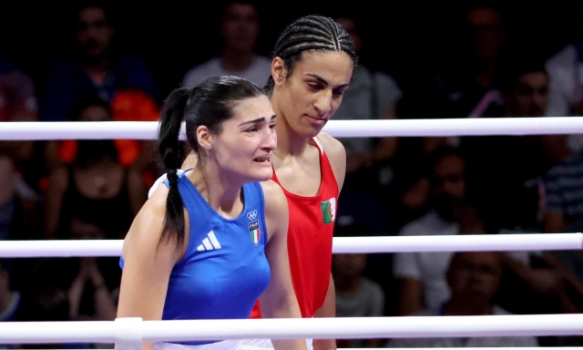 Khelif ammette: "Ho fatto terapie ormonali prima dell'Olimpiade. Ma non sono trans"