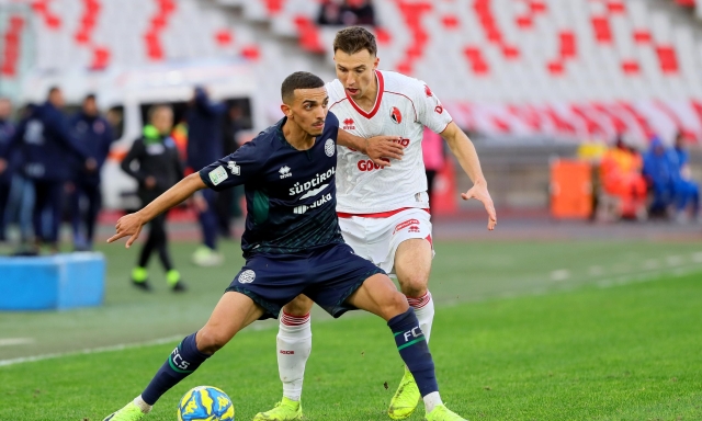 Le partite di oggi: playout di Serie B tra Bari e Südtirol. In Premier, Aston Villa-Liverpool