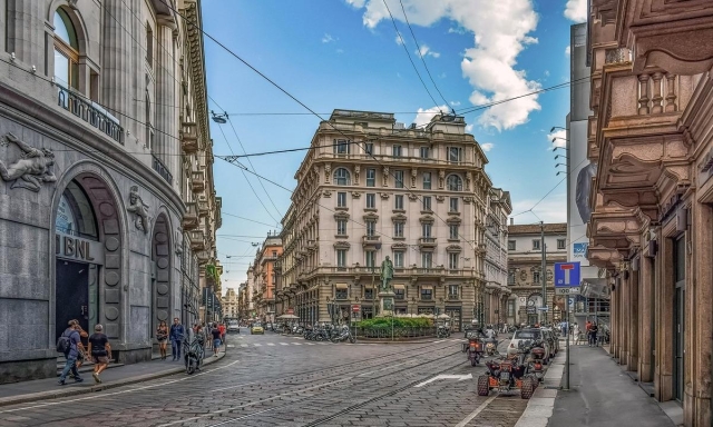 Ztl di Milano, rinviato lo stop a moto e motorini nel Quadrilatero