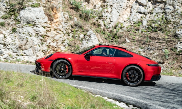 Auto di lusso: con la guerra in Iran il mercato è in bilico