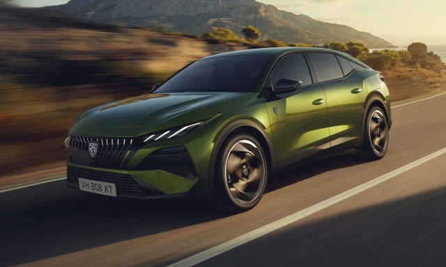 Peugeot 408, come cambia con il restyling: estetica, interni e motori