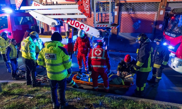 Scontro bus-furgone, si stacca lamiera e uccide automobilista