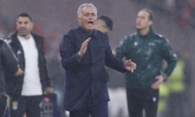 Il solito pazzesco Mou: elimina De Zerbi al 97' con un gol del portiere! E ora può trovare l'Inter